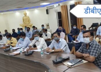 महराजगंज: जिला कलेक्ट्रेट सभागार में जिलाधिकारी द्वारा विकास कार्यों की मासिक समीक्षा की गयी बैठक