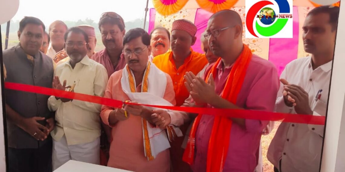 बृजमनगंज: शुभ हरी बुद्ध फार्मेसी का भव्य उद्घाटन, शुभारंभ समारोह में पहुंचे दो विधायक का जोरदार स्वागत
