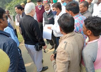 नौतनवां: बाढ़ प्रभावित क्षेत्रों का स्थलीय निरीक्षण करने पहुंची केंद्रीय टीम