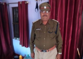 नौतनवां थाने पर तैनात कंपनी कमांडर अनियंत्रित होकर गिरे, टूटी पैर