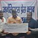 नौतनवां जर्नलिस्ट प्रेस क्लब ने भू क्रय हेतु जिलाध्यक्ष को सौंपा एक लाख धनराशि का सहयोगार्थ चेक