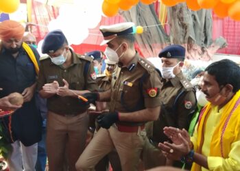 गोरखपुर: आदर्श पुलिस चौकी धर्मशाला बाजार का एसएसपी ने किया उदघाटन