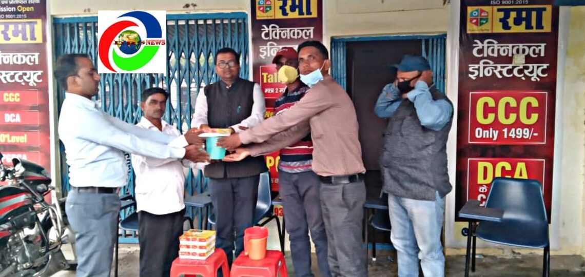 महराजगंज: जर्नलिस्ट प्रेस क्लब के नेतृत्व में समाचार पत्र विक्रेताओं को दीपावली की उपहार स्वरूप मिठाईयां और अन्य गिफ्ट देकर किया सम्मानित