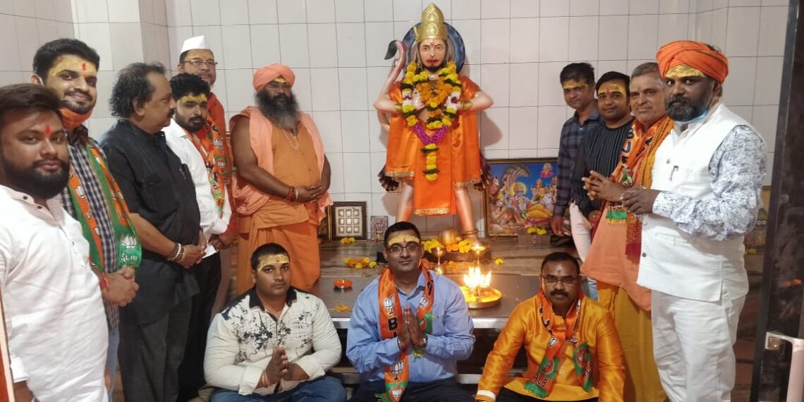 मुंबई में धार्मिक स्थलों को खोलने की अनुमति मिलने पर भाजपाईयो ने पूजा-प्रसाद कार्यक्रम कर खुशी का किया इजहार