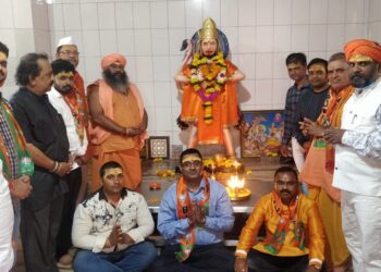 मुंबई में धार्मिक स्थलों को खोलने की अनुमति मिलने पर भाजपाईयो ने पूजा-प्रसाद कार्यक्रम कर खुशी का किया इजहार
