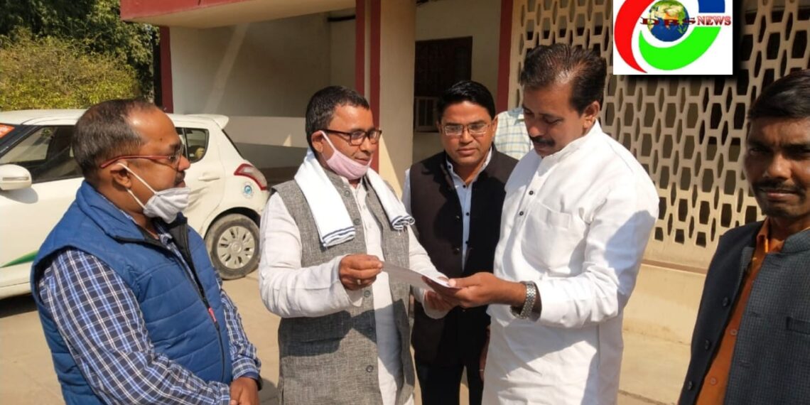 वाराणसी: प्राथमिक शिक्षक संघ ने कैबिनेट मंत्री को पत्र सौंपा प्राथमिक विद्यालयों में बच्चो को एल.ई.डी. टी वी व प्रोजेक्टर उपलब्ध कराने का किया अनुरोध