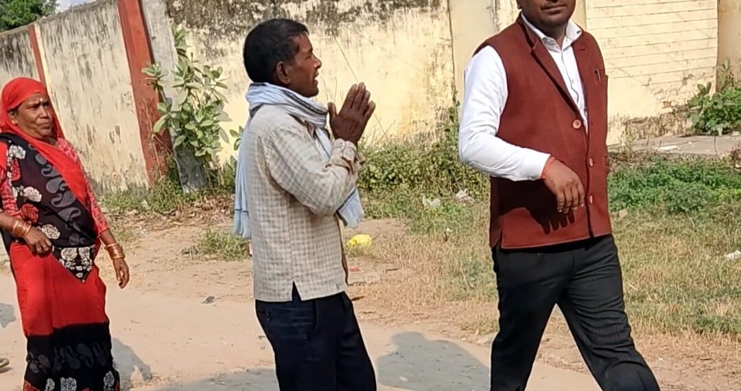 नौतनवां: महिला और लेखपाल का वीडियो वायरल, लेखपाल पर 20 हजार घूस लेने का आरोप, देखे वीडियो