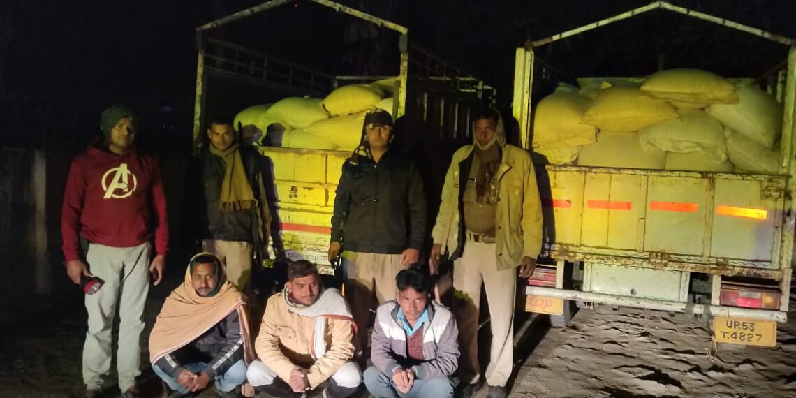 नौतनवां: एसडीएम के गश्त में धराये 3 तस्कर, 2 पिकअप से कनाडियन मटर की हो रही थी तस्करी