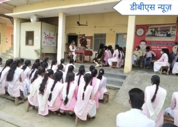 महराजगंज: मिशन शक्ति अभियान के दृष्टिगत जनपदीय पुलिस द्वारा विभिन्न स्कूलों में कार्यक्रम आयोजित कर छात्र व छात्राओं को सिखाये गये यातायात नियम व आत्मरक्षा के गुण