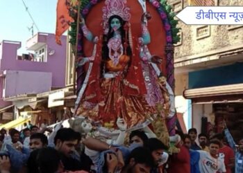 महराजगंज: नगर पंचायत बृजमनगंज में निकला मां भद्रकाली का डोला, पुलिस प्रशासन भी रही मौजूद