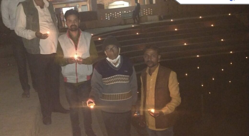 महराजगंज: बृजमनगंज शिवालय पोखरे पर दीप जला कर देव दीपावली का त्योहार मनाया गया