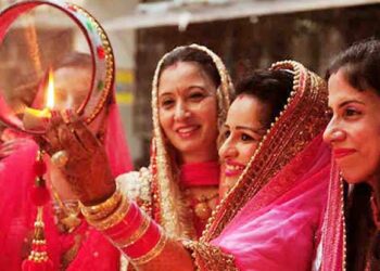 करवां चौथ विशेष: जानिए पूजा शुभ तिथि, मुहूर्त, चंद्रोदय, विधि सब कुछ एक ही जगह, आज भूल कर भी न करें ये काम