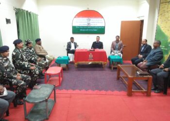 नोडल अधिकारी पुलिस महानिरीक्षक एवं मंडलायुक्त ने इंडो नेपाल बॉर्डर ठूठीबारी का किया भ्रमण, SSB के अधिकारियों संग की बैठक