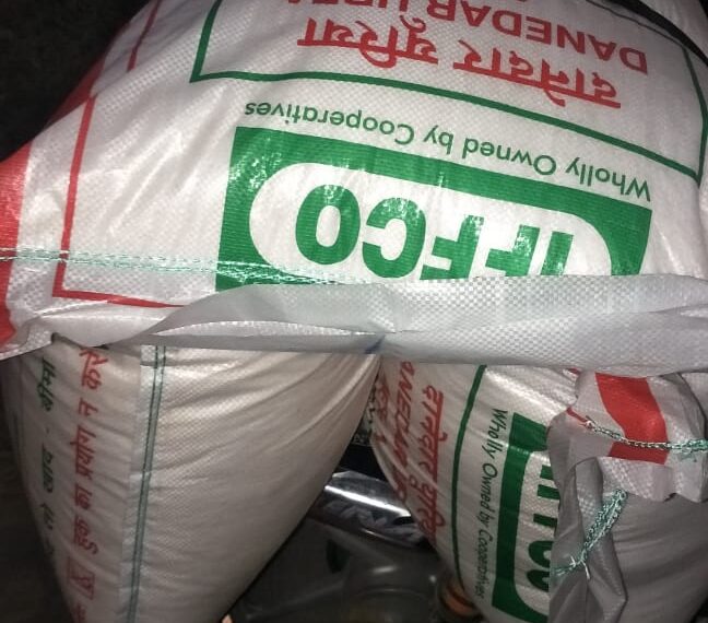 सरकारी क्रय केंद्र पर हो रही खाद की तस्करी, किसानो को झेलना पड़ रहा खाद की समस्या