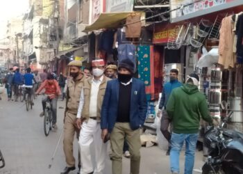 पॉलीथिन पर प्रतिबंध: नौतनवां में छापेमारी कर एसडीएम ने वसूला 15 हजार जुर्माना