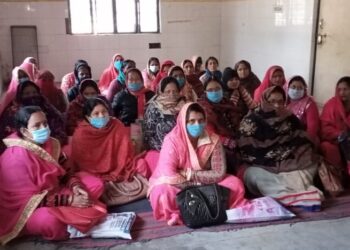 नौतनवां: कोरोना वैक्सीन को लेकर प्रशिक्षण शुरू, स्वास्थ्यकर्मियों को निपुण बनाने के लिए दिया जा रहा प्रशिक्षण