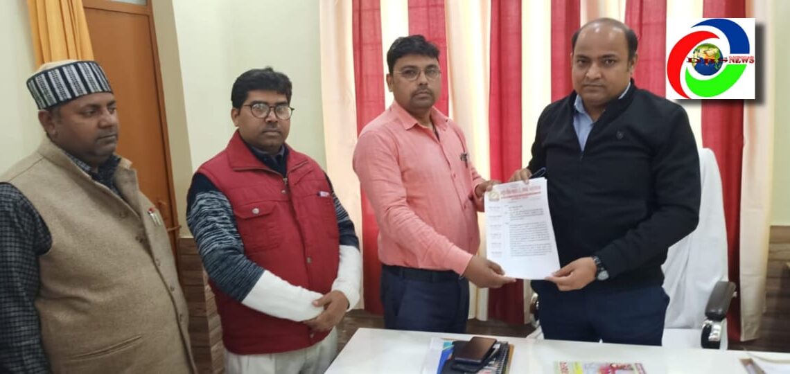 महराजगंज: राष्ट्रीय शैक्षिक महासंघ के पदाधिकारियों ने बेसिक शिक्षा अधिकारी को सौंपा ज्ञापन