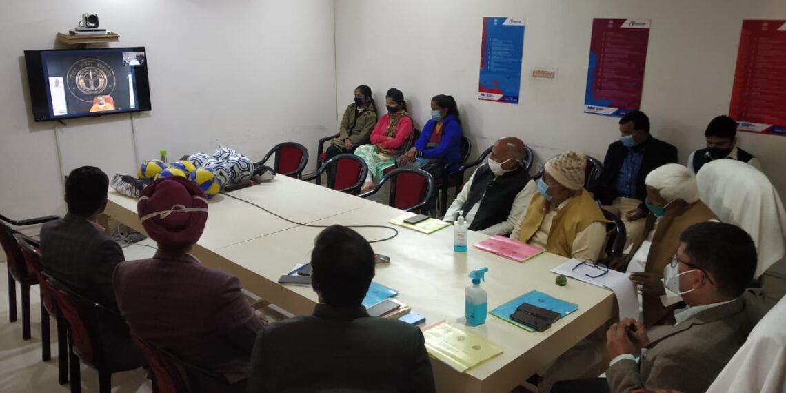 गोरखपुर: प्रदेश मे 67000 से अधिक युवक एवं महिला मंगल दल को खेल प्रोत्साहन उपकरण वितरण किया गया