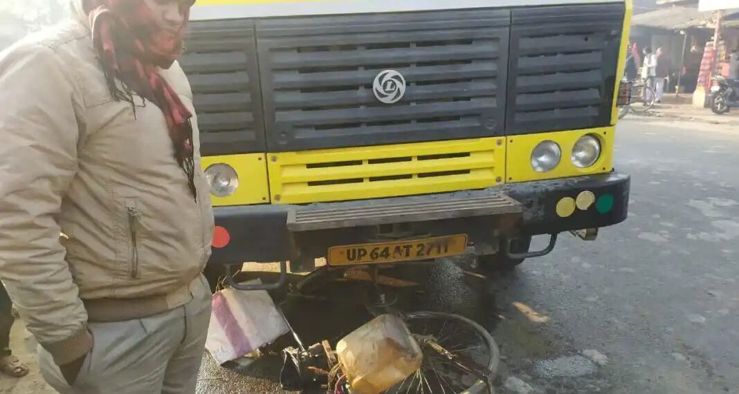 महराजगंज: ट्रक की चपेट में आने से किसान की गई जान