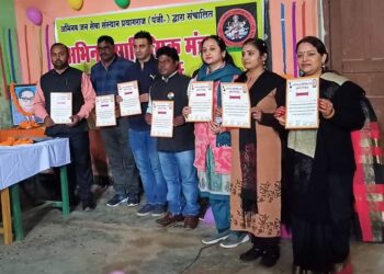 गोरखपुर में विराट मंचीय हिंदी कवि सम्मेलन संपन्न