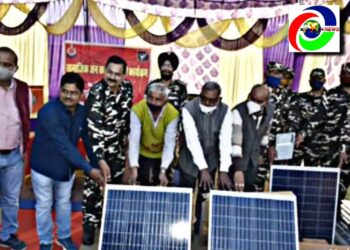 महराजगंज: हरदी डाली गांव में एसएसबी ने दिए 8 स्ट्रीट सोलर लाइट