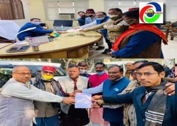 महराजगंज: आसन्न पंचायत चुनाव में थारू जनजाति के लिए भी सीटें हो आरक्षित, वनवासी कल्याण आश्रम ने सांसद और डीएम को सौंपा ज्ञापन