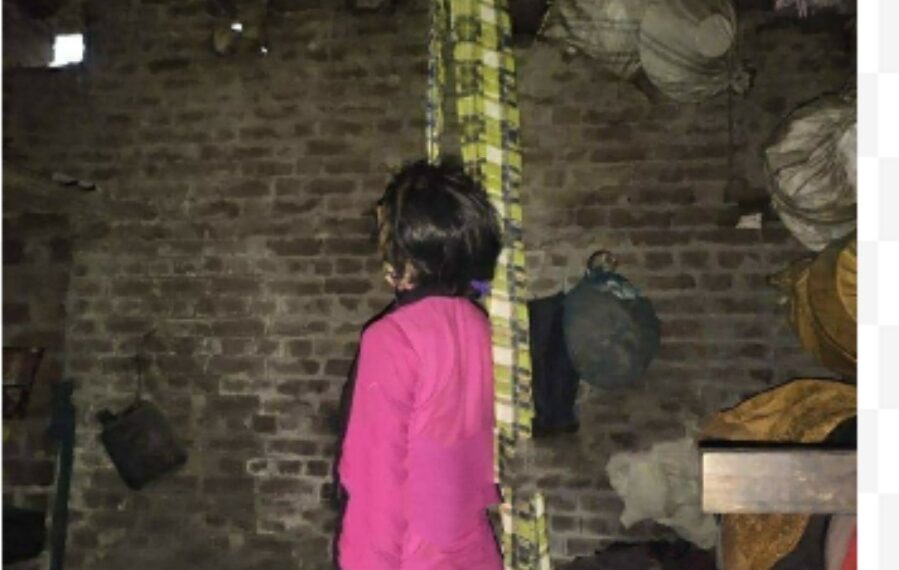पनियरा: बंद कमरे में मिली युवती की फंदे से लटकती लाश, पुलिस ने कब्जे में लेकर पोस्टमार्टम के लिए भेजा