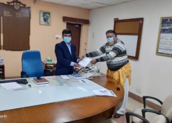 महराजगंज: व्यापारियों ने पैसेंजर ट्रेन चलाने को लेकर पू.रे. महाप्रबंधक को सौंपा ज्ञापन