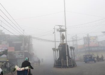 नौतनवा में गिरा तापमान, देखे सुबह सुबह नगर के घंटाघर चौक, अस्पताल चौराहा, गांधी चौक पर क्या रही ठंड की स्थिति