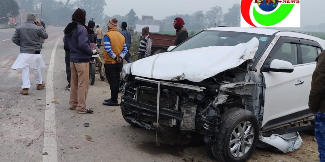 कोल्हूई: गोरखपुर सोनौली हाइवे पर अनियंत्रित होकर कार चारकोल वाहन से टकराई कार, क्षतिग्रस्त