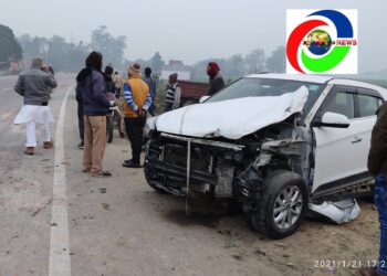 कोल्हूई: गोरखपुर सोनौली हाइवे पर अनियंत्रित होकर कार चारकोल वाहन से टकराई कार, क्षतिग्रस्त