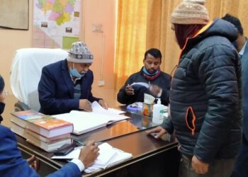 अपर कमिश्नर ने नौतनवां तहसील का किया निरीक्षण, अभिलेखो की जाँच कर ख़ामियों पर लगाई फटकार