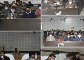 सिद्धार्थनगर: विकास कार्यो एवं 25 लाख से ऊपर की परियोजनाओं की प्रगति समीक्षा बैठक जिलाधिकारी व मुख्य विकास अधिकारी की अध्यक्षता में अम्बेडकर सभागार में सम्पन्न हुआ