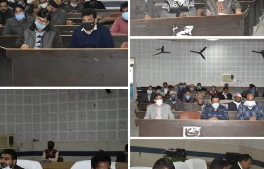 सिद्धार्थनगर: विकास कार्यो एवं 25 लाख से ऊपर की परियोजनाओं की प्रगति समीक्षा बैठक जिलाधिकारी व मुख्य विकास अधिकारी की अध्यक्षता में अम्बेडकर सभागार में सम्पन्न हुआ