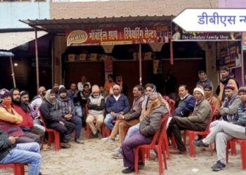 बृजमनगंज: चोरी की घटना के विरोध में बाजार बंद कर किया विरोध प्रदर्शन