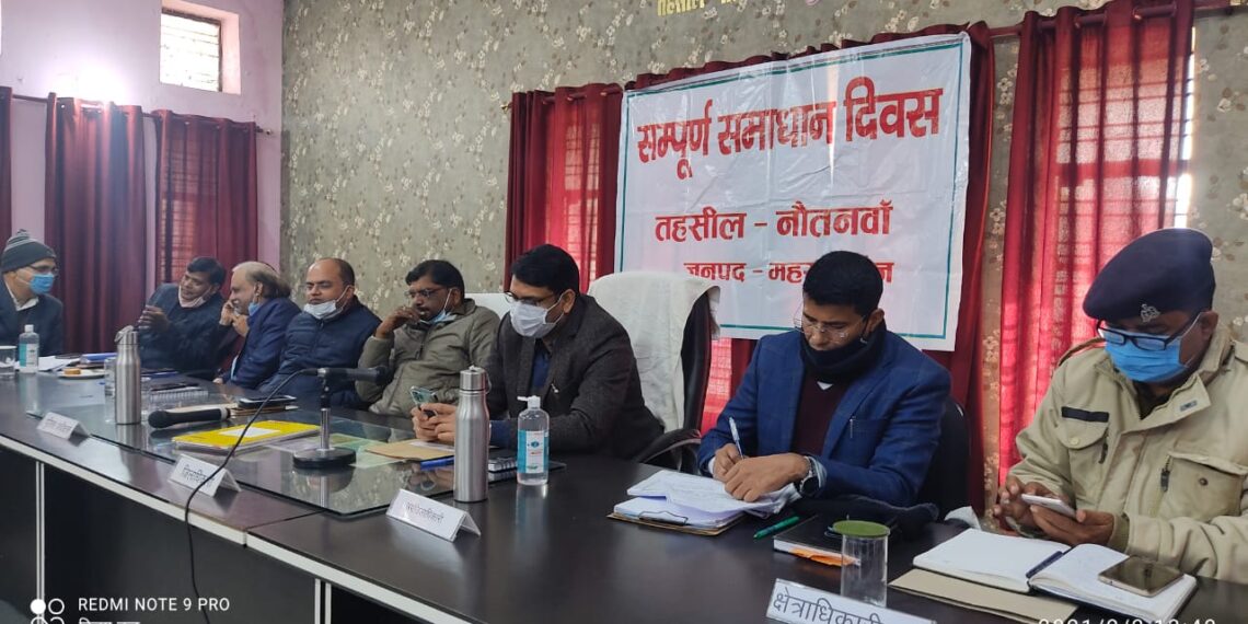 नौतनवां: समाधान दिवस में डीएम और एसपी ने सुनी फरियाद, तहसील के विभिन्न पटलों का किया निरीक्षण