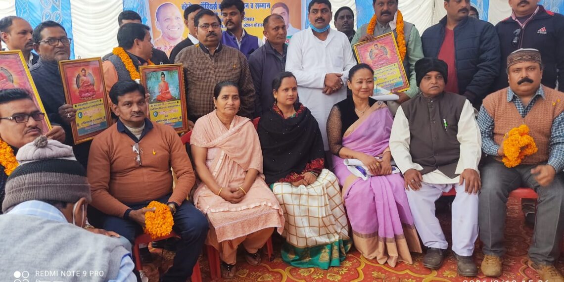 नौतनवां: समारोह में कोरोना योद्धाओं को किया सम्मानित