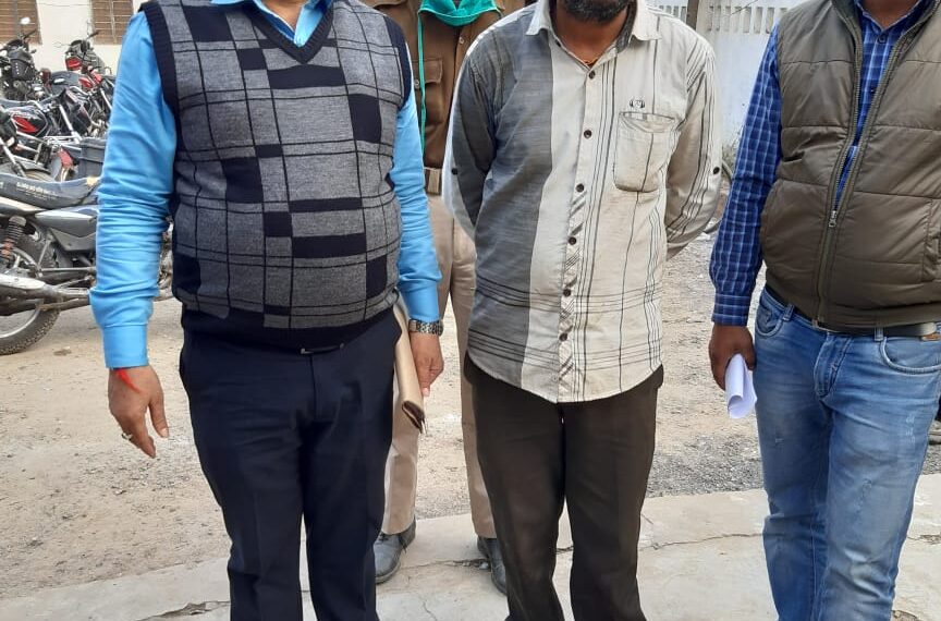 गोरखपुर: एसडीएम सदर के निर्देश पर राजस्व बकायादारो से की गई राजस्व वसूली