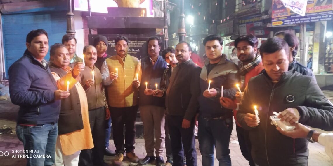 नौतनवां: उत्तर प्रदेश उद्योग व्यापार प्रतिनिधि मंडल ने पुलवामा शहीदों को श्रद्धांजलि