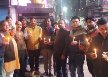 नौतनवां: उत्तर प्रदेश उद्योग व्यापार प्रतिनिधि मंडल ने पुलवामा शहीदों को श्रद्धांजलि