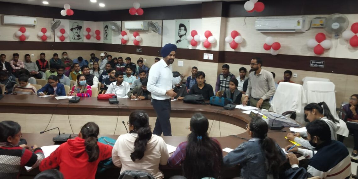 हर हार में जीत होती है, मेहनत व लगन से अपने लक्ष्य को प्राप्त करें- सीडीओ