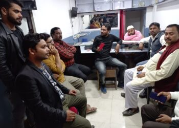 महराजगंज: स्वर्ण व्यवसायी के दुकान से लाखों की चोरी के खुलासे को लेकर पुलिस अधीक्षक से बात करेंगे युवा जिलाध्यक्ष, कोल्हूई पहुंच व्यापरियों के साथ बनाई रणनीति