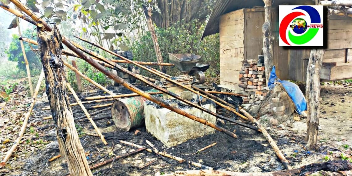 बरगदवा: दुश्मनी के आग में फूंका आशियाना, मनबढो ने दूसरी बार की गैर समाजिक कृत्य