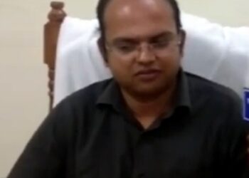 सीडीओ महराजगंज पवन अग्रवाल का हुआ स्थानांतरण, वरिष्ठ पत्रकार से अभद्रता करने में चर्चित थे यह अधिकारी