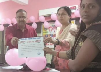 अंतरराष्ट्रीय महिला दिवस: एसडीएम ने उत्कृष्ट कार्य के लिए अनुपम बरनवाल को किया सम्मानित