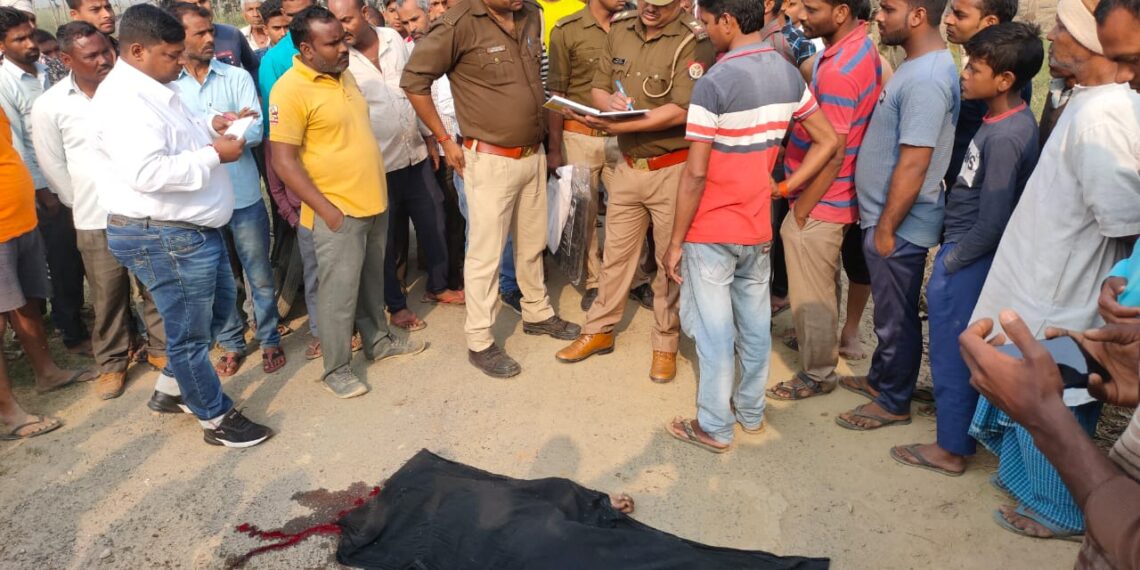फरेंदा: पिकअप ने छात्र को रौंदा मौके पर हुई दर्दनाक मौत