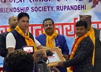 सोनौली: भारत-नेपाल अवध मैत्री समाज ने कोरोना काल के नायकों को किया सम्मानित