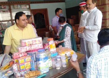 नौतनवां: नगर के इन दुकानों… पर खाद्य टीम का छापा, एसडीएम ने दिए मिलावट न करने के हिदायत