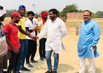 हर गांव में हो मिनी क्रिकेट स्टेडियम: कांग्रेसी नेता राकेश, क्रिकेट टूर्नामेंट का किया उदघाटन