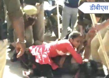 महराजगंज: सुनील हत्याकांड में न्याय न मिल पाने की स्थिति में पीड़ित परिवार उतरा सड़क पर, परिजनों व पीड़िता को बृजमनगंज पुलिस ने किया गिरफ्तार